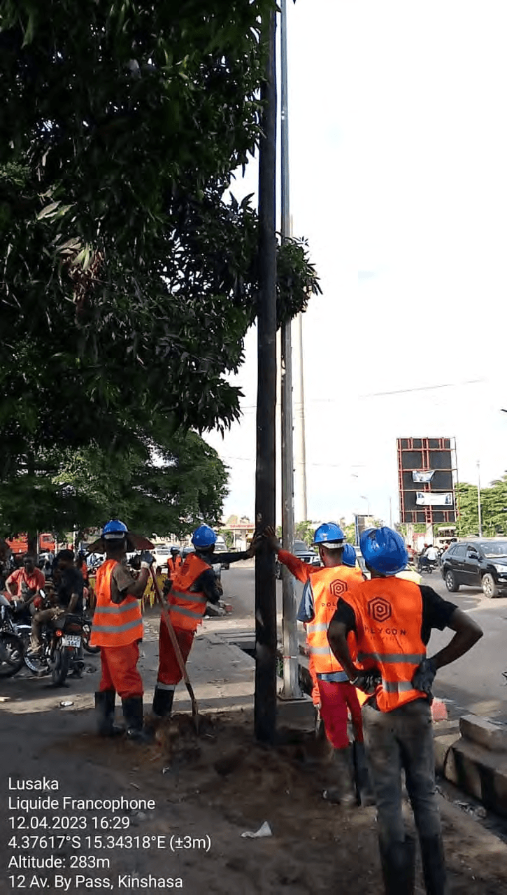Plantation de poteaux · By Pass, Kinshasa